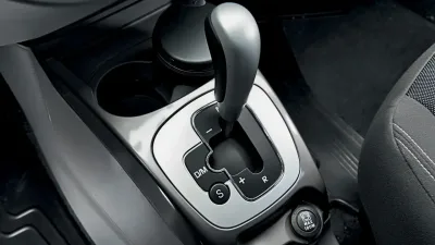 Nova regra da CNH pode limitar motoristas a carros automáticos ou manuais