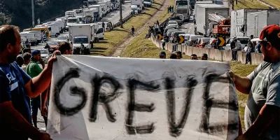 Greve dos caminhoneiros é suspensa após governo endurecer regras do frete
